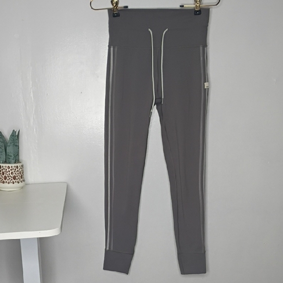 Vuori Pants - Vuori Daily Legging Size xs Smoke Grey High Rise Drawstring Yoga Athleisure